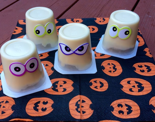 Last Minute Easy Halloween Treats Ideas for Kids || The Chirping Moms