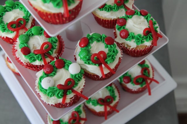 Easy Christmas Wreath Cupcakes