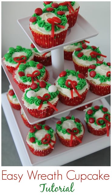 Easy Christmas Wreath Cupcakes || The Chirping Moms