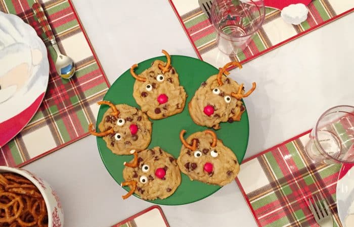 Tips for Hosting and Bringing Kids to Holiday Parties {& Free Printable}