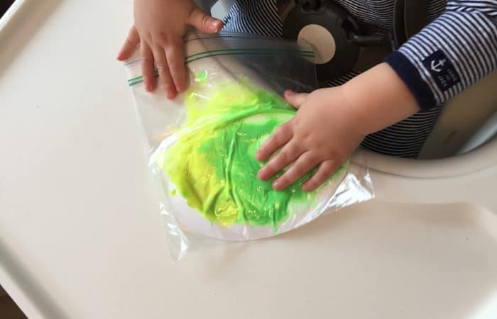 Mess Free Painting: Simple Easter Craft
