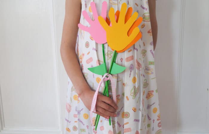 Mother’s Day Craft: Easy Hand Shaped Flower Bouquet