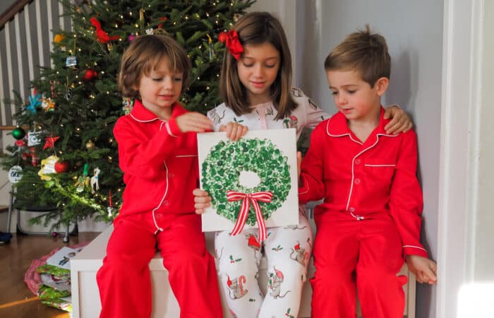 Finger Print Wreath: The Best Sibling Holiday Craft to Gift